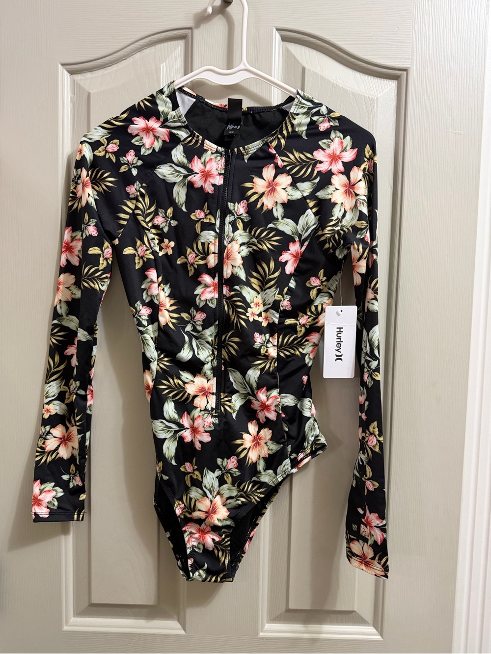 Hurley Black Floral Long-Sleeve Zip Front Rash Guard Small NWT